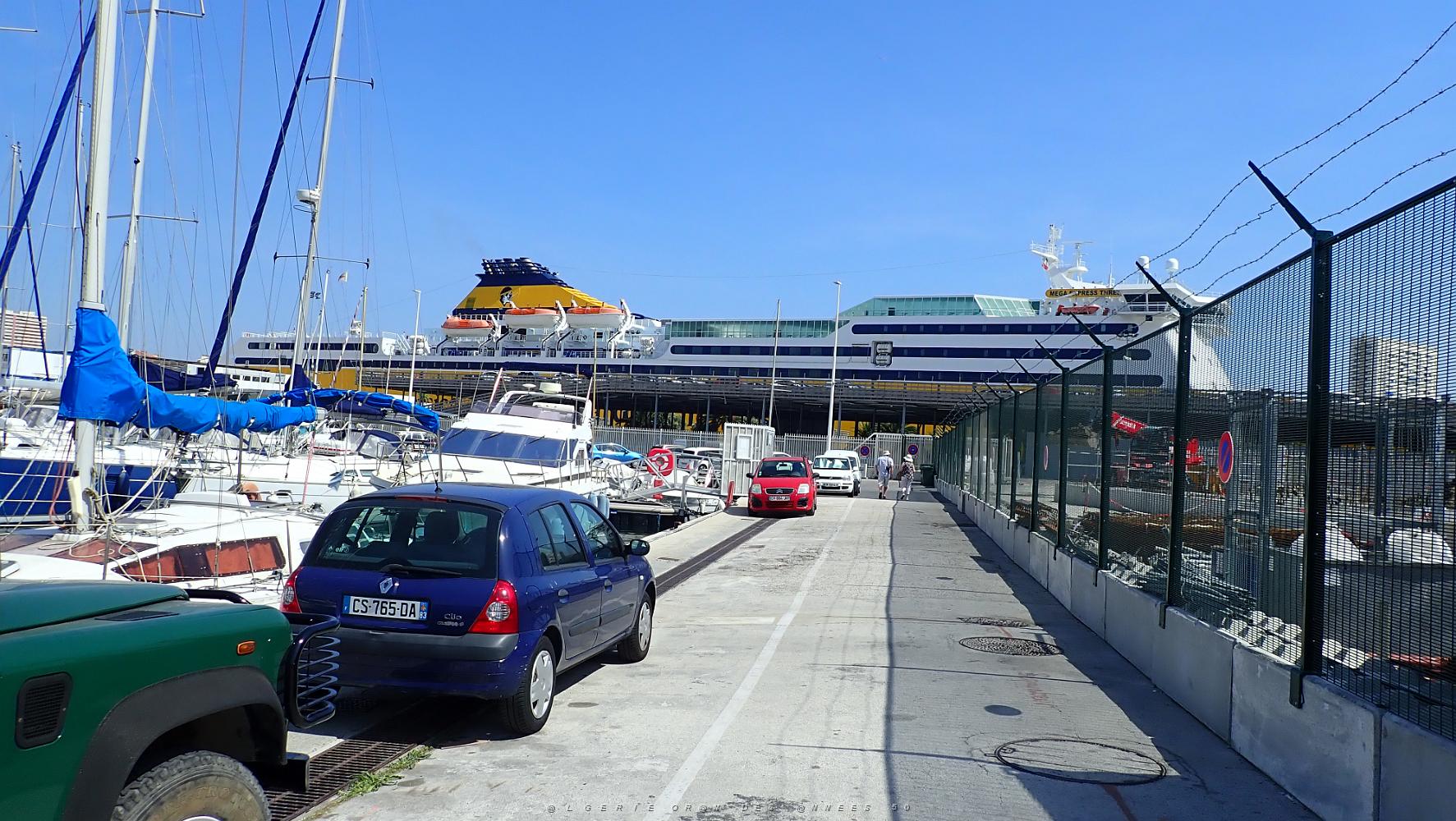23  Toulon mega Express depart pour la Corse.JPG